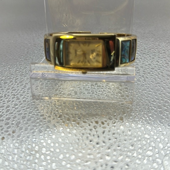 VIVANI 1980s cuff watch. Absolutely beautiful. It’s still runs perfect​ - Picture 1 of 8